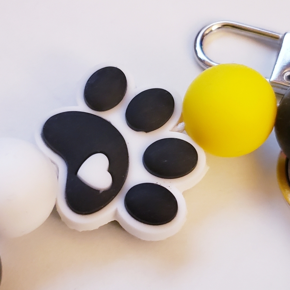 Handmade Snoopy Silicone Focal Beaded Wristlet Keychain Bracelet - Picture 3 of 5